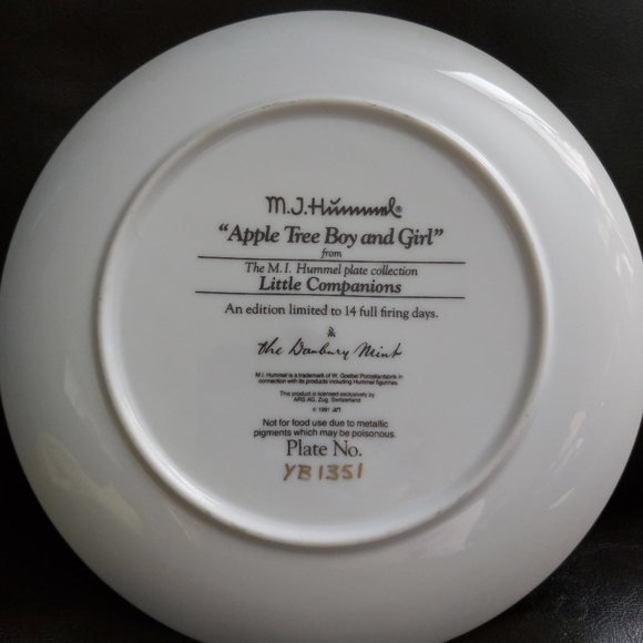 Hummel Apple Tree Boy and Girl - Picture 2 of 2